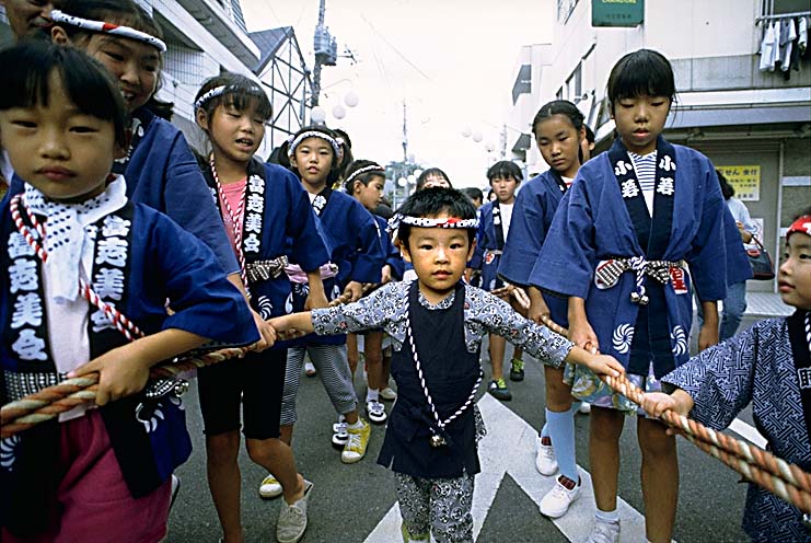 boy-between-ropes